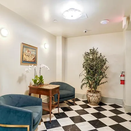 Bonsoir Aparthotel 4*