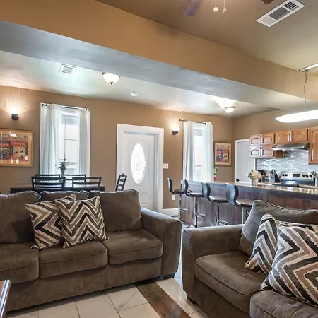 Baronne Street Spacious And Fully Furnished