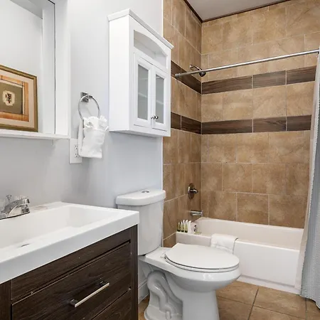 Baronne Street Spacious And Fully Furnished *