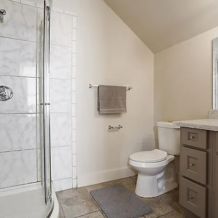 Cute 1bed 1bath 4blocks From French Q, Near Bourbon St And Steps To Jazz Venues