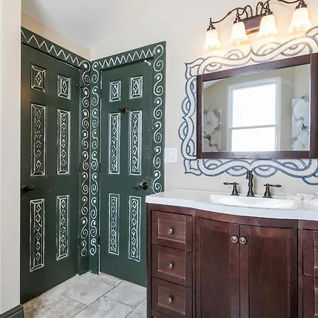 4br Luxury Uptown Retreat W Private Heated Pool