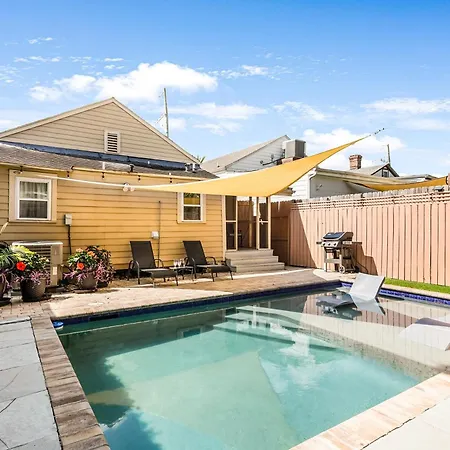 4br Luxury Uptown Retreat W Private Heated Pool Holiday home *