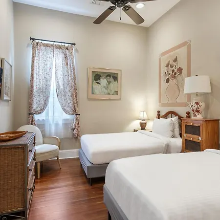 4br Luxury Uptown Retreat W Private Heated Pool Holiday home