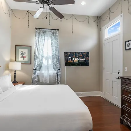 Holiday home 4br Luxury Uptown Retreat W Private Heated Pool