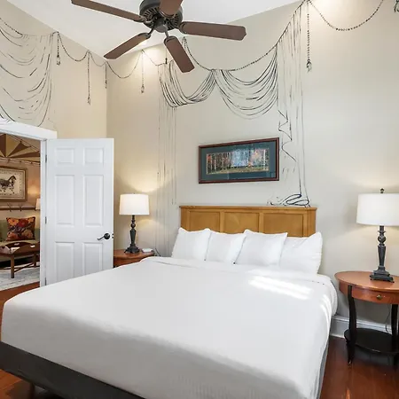 4br Luxury Uptown Retreat W Private Heated Pool Holiday home