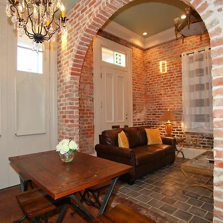 French Quarter Luxury Two-Bedroom Suite 1204 *
