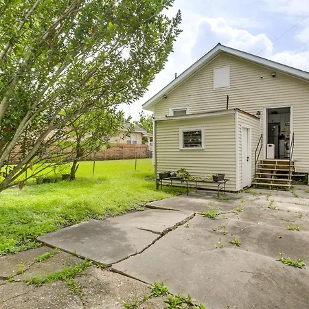 Work & Play: Colorful In Heart Of Nola! Holiday home