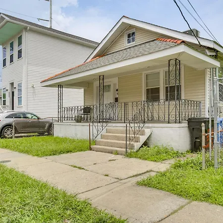 Work & Play: Colorful In Heart Of Nola! Holiday home New Orleans