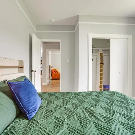 Work & Play: Colorful In Heart Of Nola! Holiday home New Orleans
