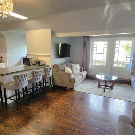Apartment Walker Mansion On St Charles Ave - Unit 6 *