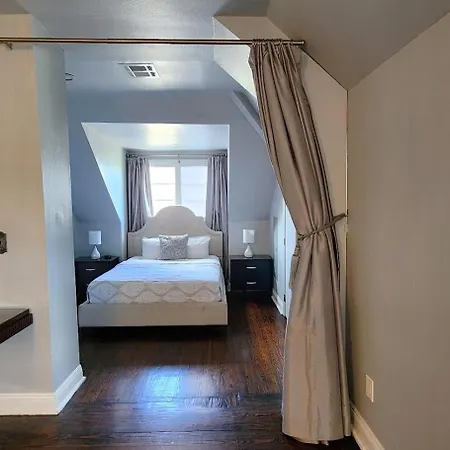 Walker Mansion On St Charles Ave - Unit 6