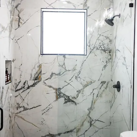 Holiday home Luxe New Construction In Quiet Neighborhood *