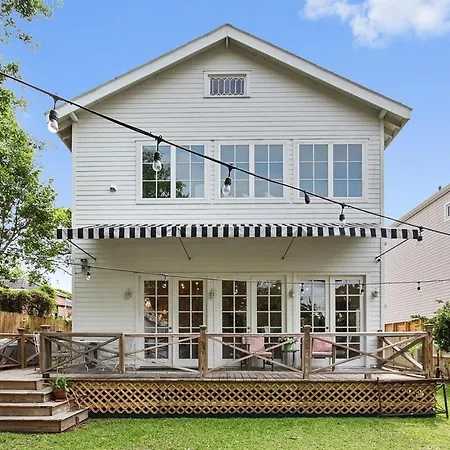 Uptown Near Universities Holiday home