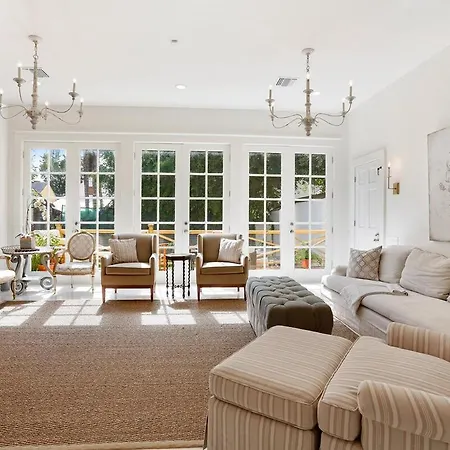 Uptown Near Universities Holiday home