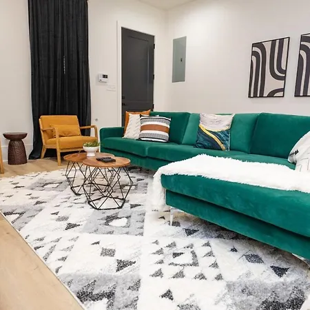 Shimmering New Nola Tvs In Bedrooms & Parking * New Orleans