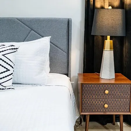 Holiday home Shimmering New Nola Tvs In Bedrooms & Parking