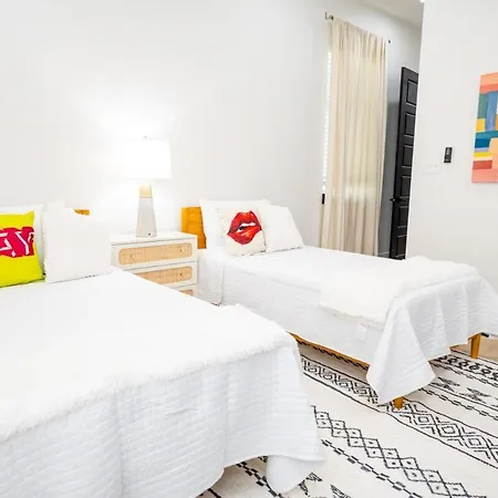 Holiday home Shimmering New Nola Tvs In Bedrooms & Parking New Orleans