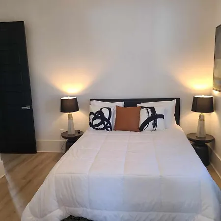 Holiday home Immaculate Superdome Parking Yard Tvs Ensuite *