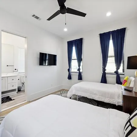 Holiday home Immaculate Superdome Parking Yard Tvs Ensuite New Orleans