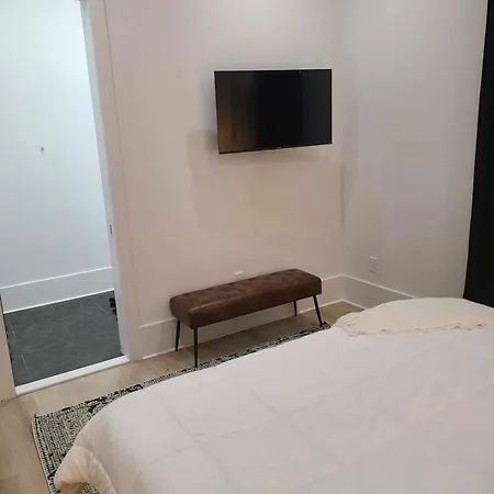 Immaculate Superdome Parking Yard Tvs Ensuite