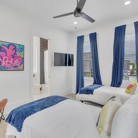 Charming 5br Retreat Near Park In Holiday home New Orleans