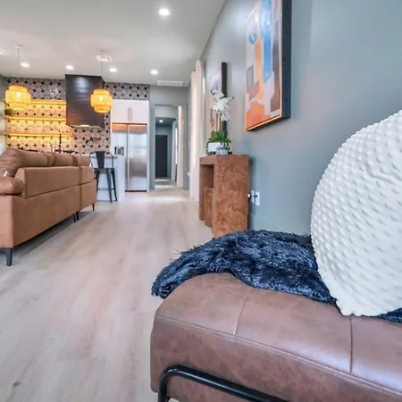 Charming 5br Retreat Near Park In *
