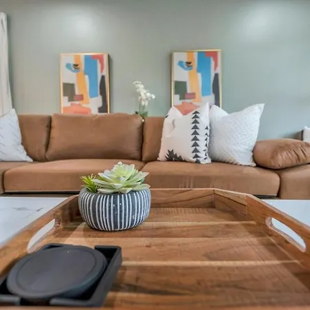 Charming 5br Retreat Near Park In * New Orleans