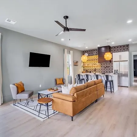 Holiday home Charming 5br Retreat Near Park In New Orleans