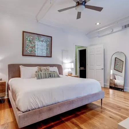 Holiday home King Steps From Bourbon St New Orleans