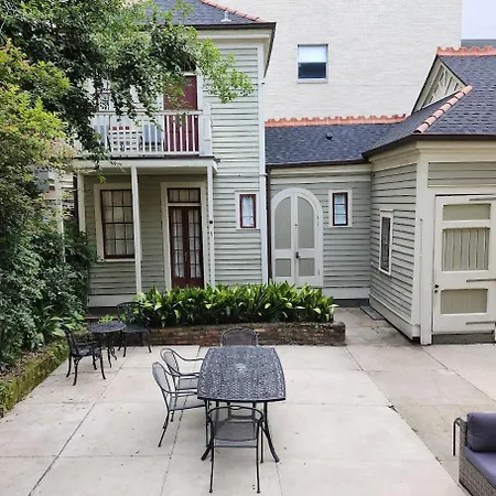 Guest house Walker Mansion On St Charles Ave - Unit 2 3*