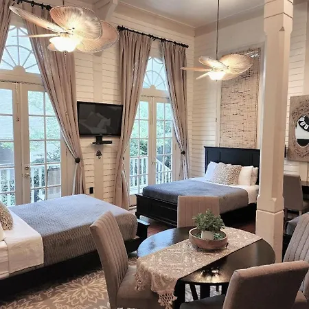 Walker Mansion On St Charles Ave - Unit 3 Guest house 3*