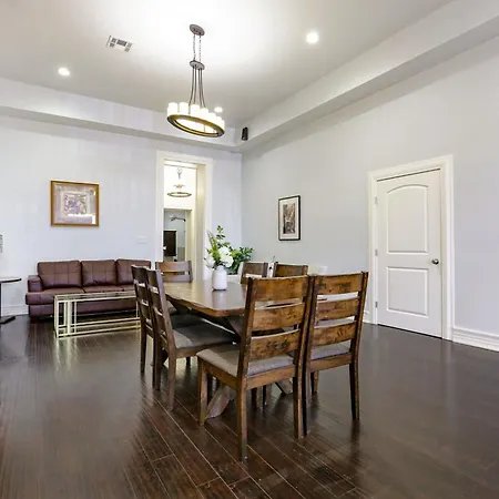 Spacious On Carondelet Street Close To The French Quarter *