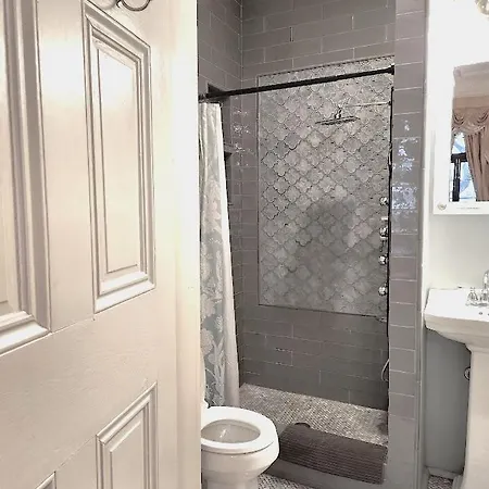 Walker Mansion On St Charles Ave - Unit 1 Guest house 3*