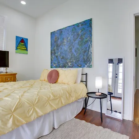 Holiday home 6 Blocks To Freret St Eats And Music Nola *