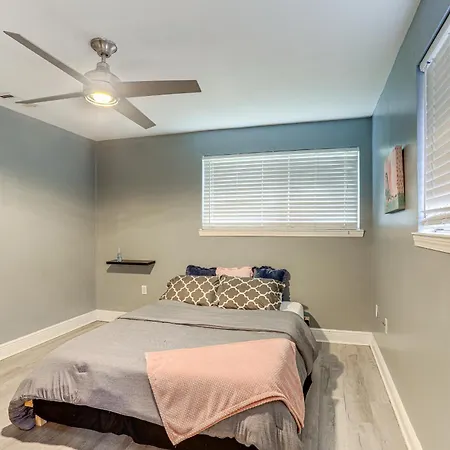 Fenced Backyard: Spacious Home! *