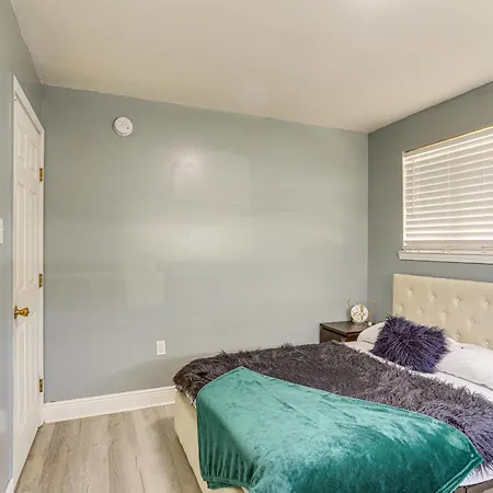 Fenced Backyard: Spacious Home! * New Orleans