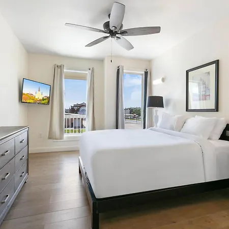 Stunning Close To French Quarter *