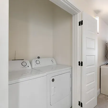 Stunning Close To French Quarter Apartment
