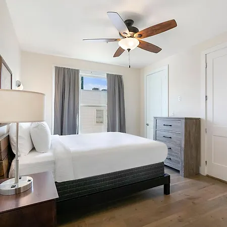 Stunning Close To French Quarter