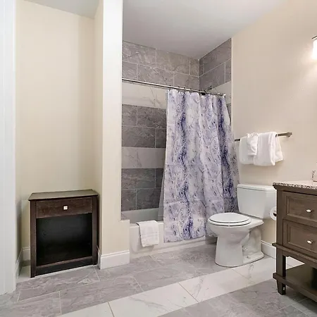 Stunning Close To French Quarter *