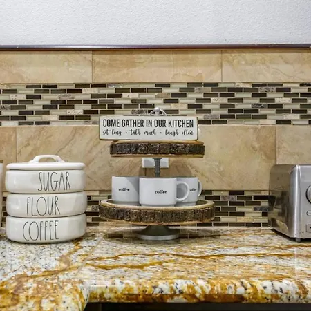 Apartment Spacious On Carondelet Street Close To The French Quarter New Orleans