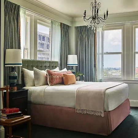 The Pontchartrain Hotel
