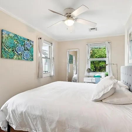 Cute 2bed 1 Bath 1half Bath, 7 Blocks From French Q Steps To Jazz Venues, Free Gated Parking Incl Apartment