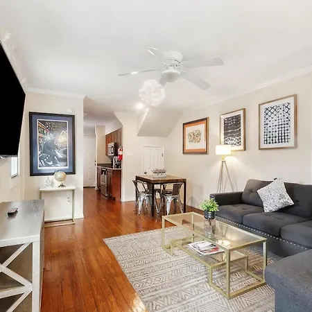 Apartment Cute 2bed 1 Bath 1half Bath, 7 Blocks From French Q Steps To Jazz Venues, Free Gated Parking Incl
