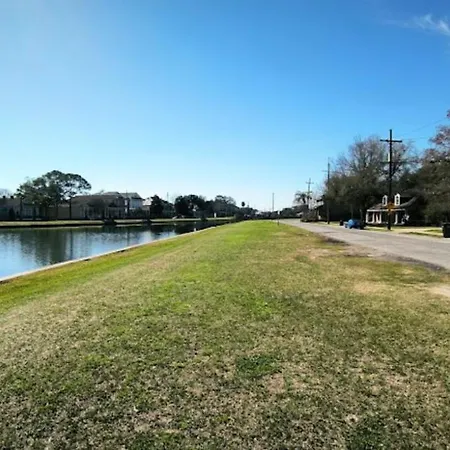 Mid Canal St 2 Bedroom Cute House *