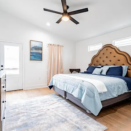 Near St Charles 10 Min From French Quarter Holiday home *