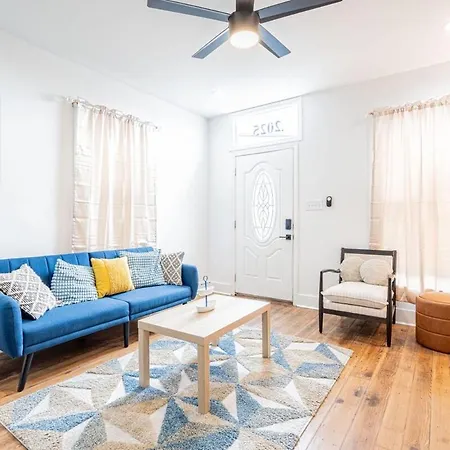 Near St Charles 10 Min From French Quarter * New Orleans