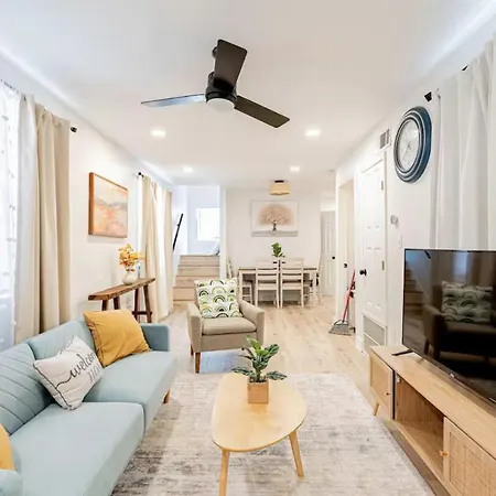Mid Canal St 2 Bedroom Cute House *