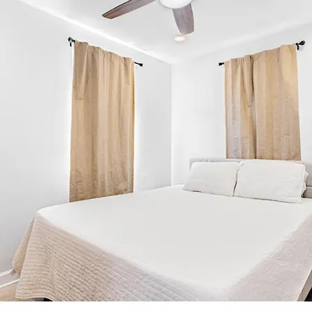 Mid Canal St 2 Bedroom Cute House * New Orleans