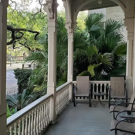 Apartment Walker Mansion On St Charles Ave - Unit 7 *